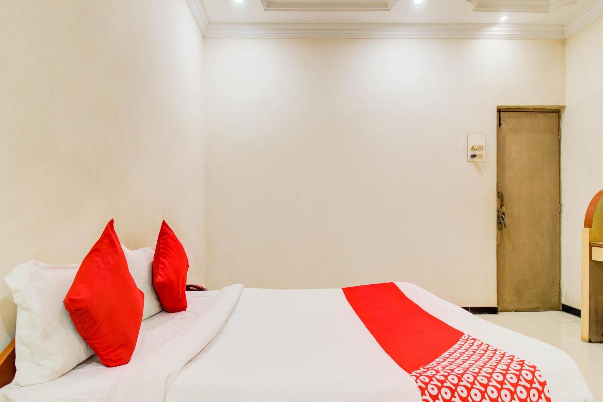 Hotel O Sri Jai Palace Nashik Exterior photo